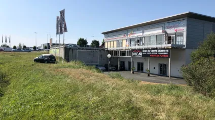 LOCAL COMMERCIAL LOUE A VENDRE - INVESTISSEMENT POITIERS SUD - Offre immobilière - Arthur Loyd