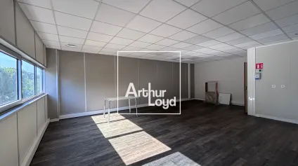 À vendre - Bureaux rénovés au coeur du Parc Georges Besse à Nîmes avec parking - Offre immobilière - Arthur Loyd