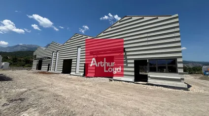 Locaux d activité neufs à louer à Le Pont-de-Claix avec parkings privatifs - Offre immobilière - Arthur Loyd