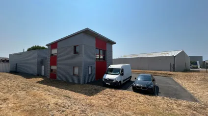 Bureau à louer à Guérande 131,25 m2 sur deux niveaux avec parkings - Offre immobilière - Arthur Loyd