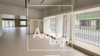 Location locaux commerciaux Alès visibilité exceptionnelle en centre ville - Offre immobilière - Arthur Loyd