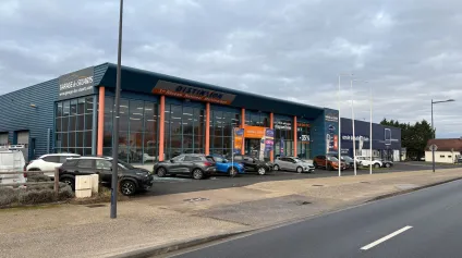 Local commercial à Saran - excellente visibilité sur la RN20 (Orléans-Paris) - 990 m² avec showroom et atelier - Offre immobilière - Arthur Loyd