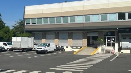 Entrepôts à louer à Buc divisibles à partir de 615 m² - Offre immobilière - Arthur Loyd