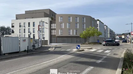 Locaux commerciaux neufs à vendre à Brignais centre visibilité exceptionnelle - Offre immobilière - Arthur Loyd