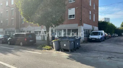 Bureaux à vendre - RDC ERP avec visibilité, parkings et accès métro immédiat - Offre immobilière - Arthur Loyd