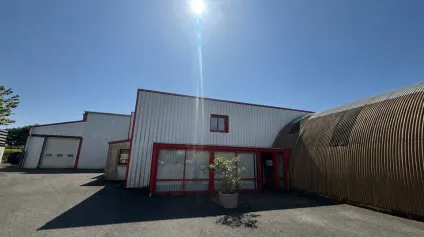 À vendre  Ensemble de locaux d'activité 2 500 m² sur foncier clos de plus de 5 500 m² - Offre immobilière - Arthur Loyd