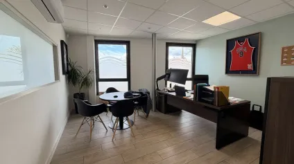 BUREAUX À LOUER 125 M² POITIERS DEMI-LUNE IMMEUBLE RÉCENT PARKING A PROXIMITE - Offre immobilière - Arthur Loyd