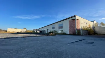 A VENDRE - LOCAUX D'ACTIVITÉ DE 4 051 M2 - Offre immobilière - Arthur Loyd
