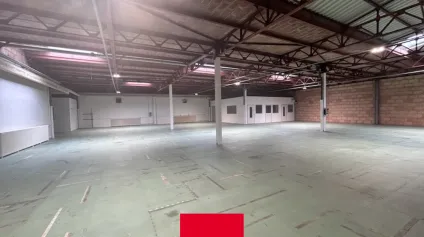 MACON PROCHE CENTRE - A louer à Mâcon, atelier avec bureaux dans la zone industrielle de Mâcon Sud. - Offre immobilière - Arthur Loyd