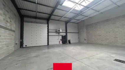 A louer, Local d'activité avec stockage extérieur et bureaux de 523 m2 à Certines - Offre immobilière - Arthur Loyd
