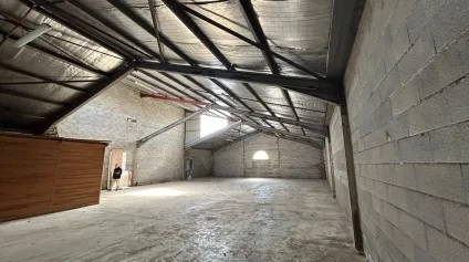Local d'activité et ses bureaux à vendre - 460m2 - Claira - Offre immobilière - Arthur Loyd