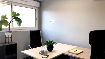 À LOUER - BUREAUX MEUBLÉS DE 67 M² - RDC - PMR - HYPER-CENTRE DE MONTROND-LES-BAINS - Offre immobilière - Arthur Loyd