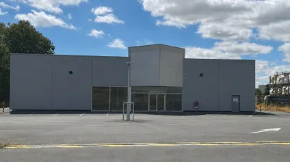 LES HERBIERS  LOCAL COMMERCIAL À LA VENTE - Offre immobilière - Arthur Loyd