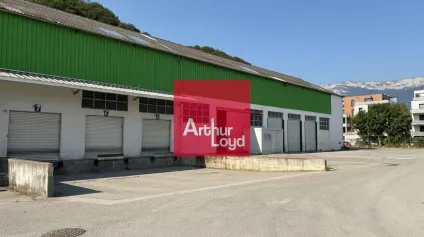 Locaux d activité à louer à Échirolles avec 8 portes dont 3 à quais - Offre immobilière - Arthur Loyd