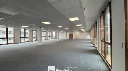 A louer - LE MONOLITHE - Bureaux dans un immeuble emblématique de Confluence - Lyon 2ème - Offre immobilière - Arthur Loyd