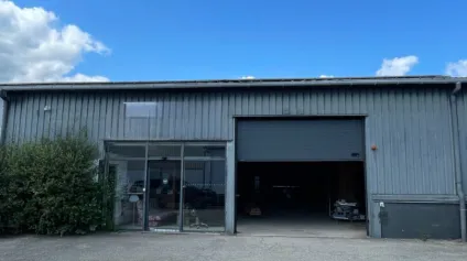 <br />Local d'activité 400m² ZONE NORD LIMOGES avec parking<br /> - Offre immobilière - Arthur Loyd