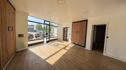 A LOUER LOCAUX COMMERCIAUX DE 100M2 - Offre immobilière - Arthur Loyd
