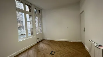 Local professionnel à louer secteur Palais de Justice à ANGOULEME - Offre immobilière - Arthur Loyd