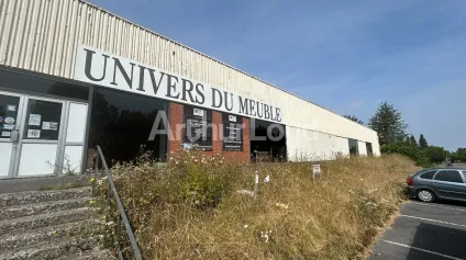 Local commercial de 1 000 m² à vendre sur axe très passant - Secteur Jenlain - Offre immobilière - Arthur Loyd