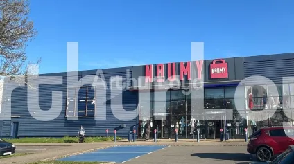 Location local commercial Noyelles-Godault surface de 2000 m² au cœur d une zone dynamique - Offre immobilière - Arthur Loyd