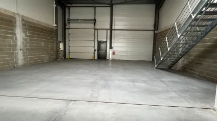 Locaux d'activités à louer à Mérignac avec parkings végétalisés - Offre immobilière - Arthur Loyd