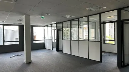 Bureaux en location à Bordeaux vue Bassins à Flot et parkings disponibles - Offre immobilière - Arthur Loyd