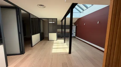 Bureaux à louer à Bordeaux Chartrons avec salle de réunion sous verrière - Offre immobilière - Arthur Loyd