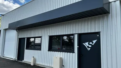 Local d'activité à louer à Artigues-près-Bordeaux - 129 m² avec mezzanine, bureau et porte sectionnelle - Offre immobilière - Arthur Loyd