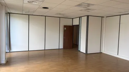 A LOUER BUREAUX 543 M2 COMPIEGNE - PÉNÉTRANTE DE VILLE - Offre immobilière - Arthur Loyd