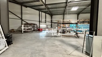 Locaux d'activité à vendre - Fabrègues - stockage extérieur et parking - Offre immobilière - Arthur Loyd