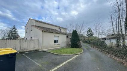 IMMEUBLE DE BUREAUX AVEC PARKING PRIVATIF À LOUER  POITIERS  PROCHE CENTRE-VILLE ET AXES  FORT POTENTIEL TERTIAIRE - Offre immobilière - Arthur Loyd