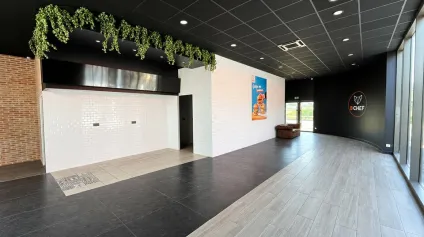 Cellule commerciale de 130 m2 GONFREVILLE L'ORCHER à LOUER - Offre immobilière - Arthur Loyd