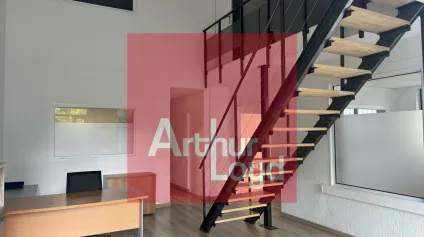 Bureaux 159 m² à louer en zone commerciale BOE - Offre immobilière - Arthur Loyd