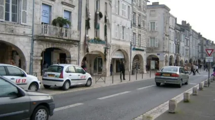 <br />Cession de bail La Rochelle 24 m2 - Axe passant<br /> - Offre immobilière - Arthur Loyd