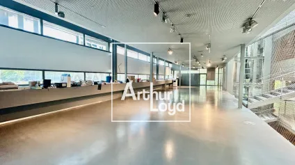 Location locaux commerciaux Montpellier bâtiment signé Jean Nouvel surface 1034 m2 - Offre immobilière - Arthur Loyd