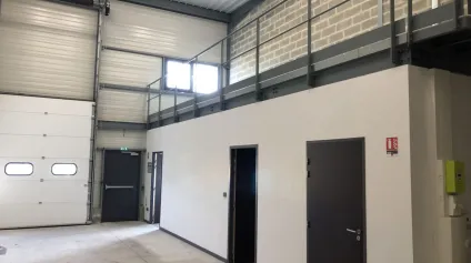 A LOUER - CELLULE D'ACTIVITÉ - 130 M2 ENVIRON - Offre immobilière - Arthur Loyd