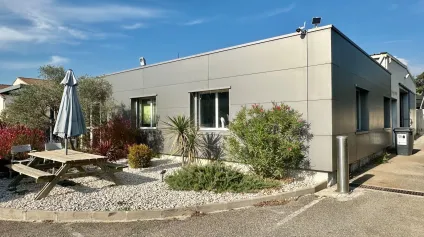 Bâtiment indépendant à usage d'activités à VENDRE ou à LOUER sur VELAUX - Offre immobilière - Arthur Loyd