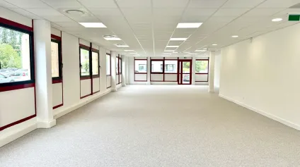BUREAUX À VENDRE ENTIÈREMENT RÉNOVÉS MEYREUIL - Offre immobilière - Arthur Loyd