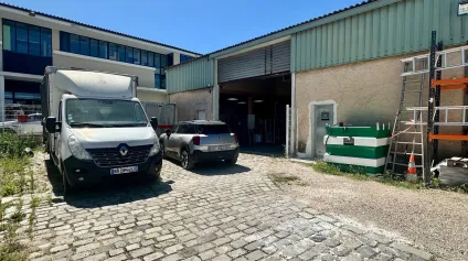 Local d'activités avec bureaux aménagés à LOUER sur VENELLES - Offre immobilière - Arthur Loyd