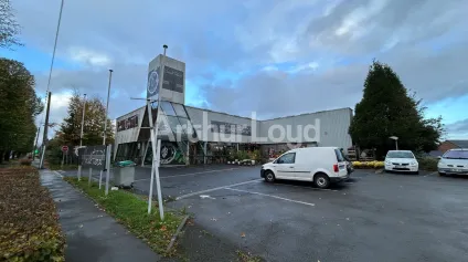 Vente locaux commerciaux à Saint-Martin-lez-Tatinghem avec parking privatif - Offre immobilière - Arthur Loyd