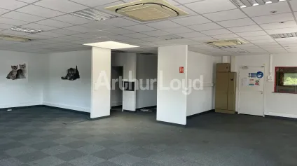 Entrepôt à louer à Cambrai avec 4 quais de déchargement et racks - Offre immobilière - Arthur Loyd
