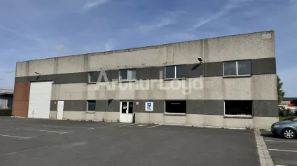 Entrepôt indépendant à louer à Armentières accès sécurisé parcelle 5000 m2 - Offre immobilière - Arthur Loyd