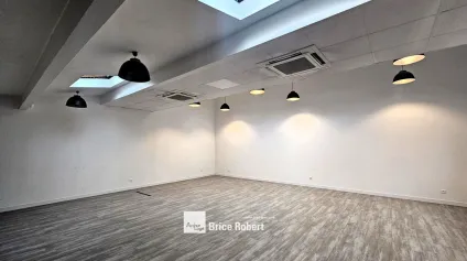 Bureaux à louer ou à vendre à Villeurbanne emplacement stratégique - Offre immobilière - Arthur Loyd