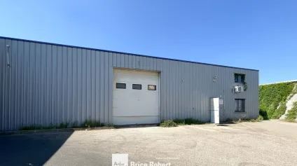 Local d'activité 570 m² en vente Saint-Priest accès poids lourds et parking - Offre immobilière - Arthur Loyd