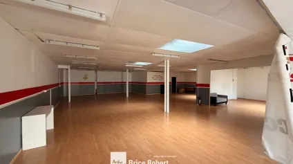 Local d'activité à louer à Saint-Priest avec entrepôt et bureaux modulables - Offre immobilière - Arthur Loyd