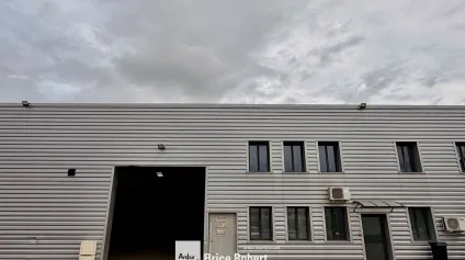 Local d'activités à louer avec entrepôt et bureaux climatisés à Chassieu - Offre immobilière - Arthur Loyd