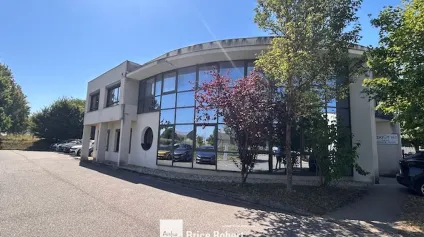 Bâtiment industriel à vendre ou à louer à Toussieu hauteur sous plafond 6m5 - Offre immobilière - Arthur Loyd