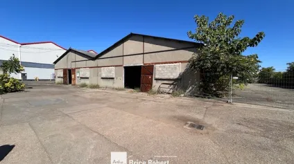 Bâtiment d'activités à vendre à Vénissieux avec deux halls de stockage - Offre immobilière - Arthur Loyd