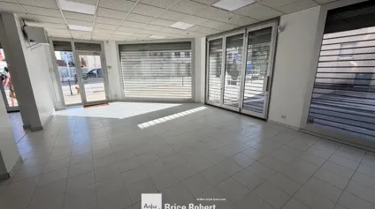 Location local commercial Lyon 3ème excellente visibilité sur axe majeur - Offre immobilière - Arthur Loyd