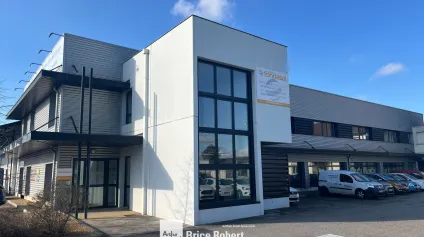 Entrepôts à louer à Vaulx-en-Velin dans parc industriel surface totale 2909 m² - Offre immobilière - Arthur Loyd